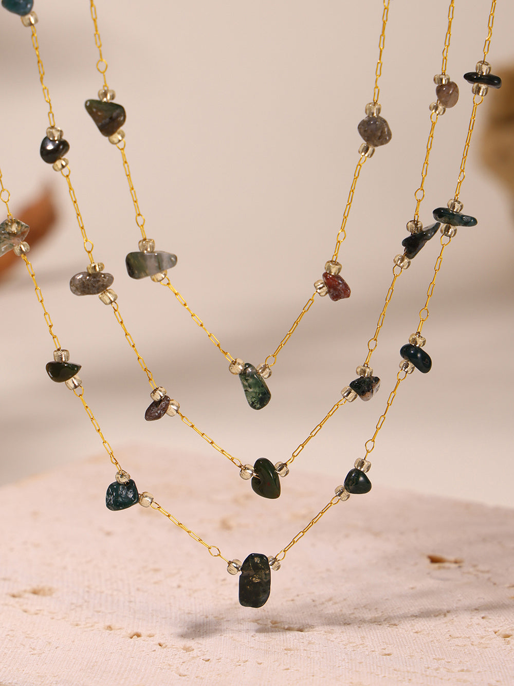 Collar con brillo terroso