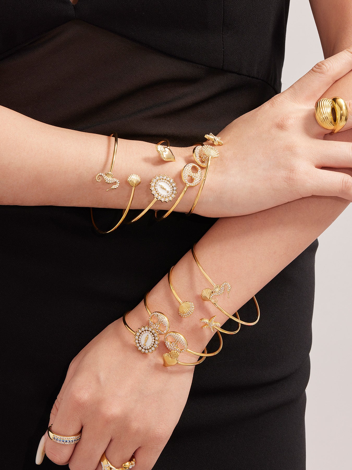 Fashion Holiday Style Stainless Steel Bangle