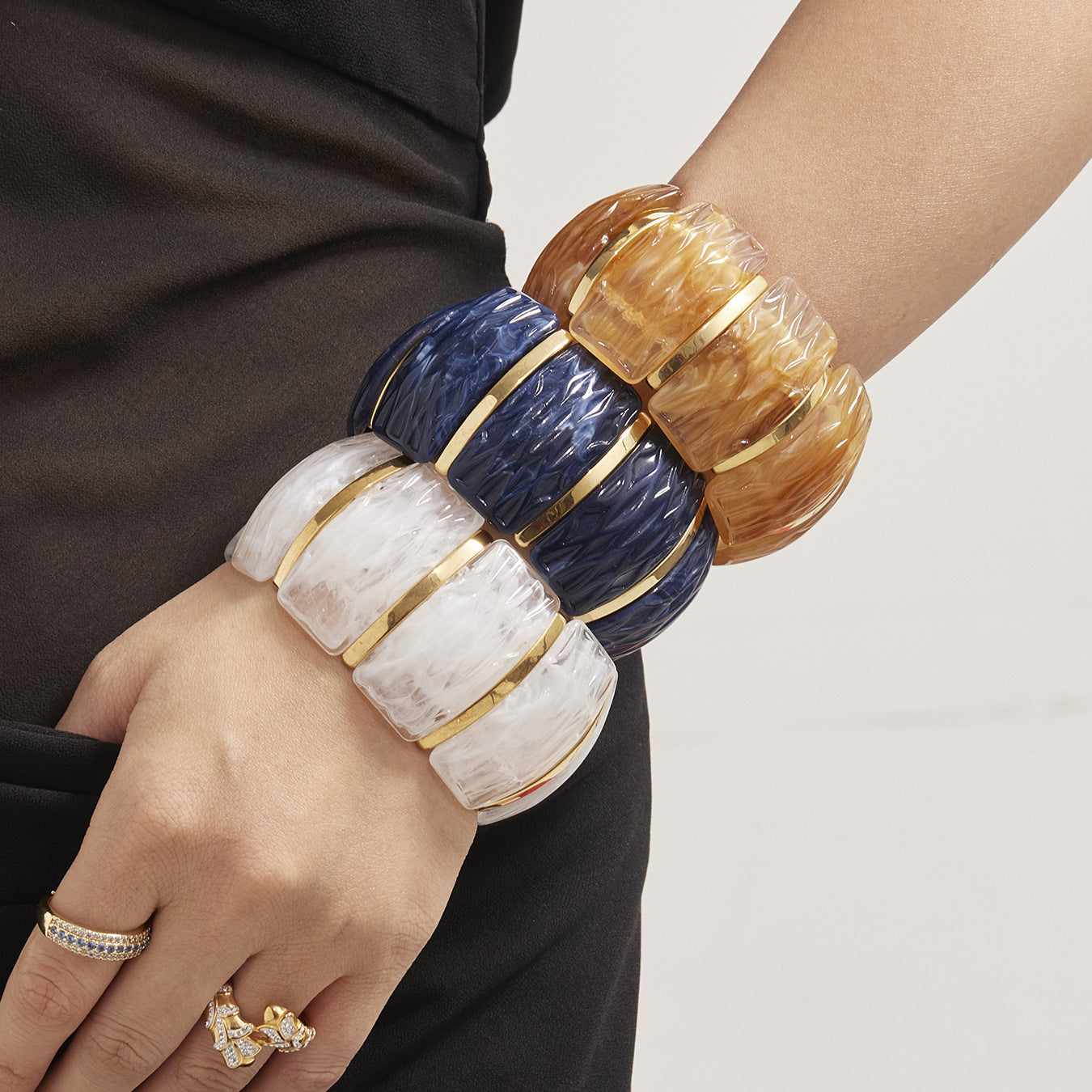 Irregular Texture Wide Resin Stretch Bracelet For Women