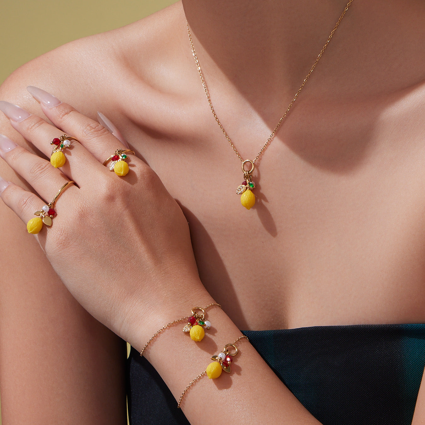Amalfi Bloom Pearl Bracelet | Stainless Steel Resin Zircon Jewelry