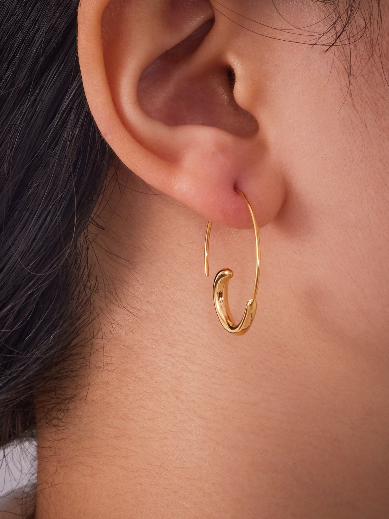 C-shaped Minimalist Earrings PVD Plated Stainless Steel