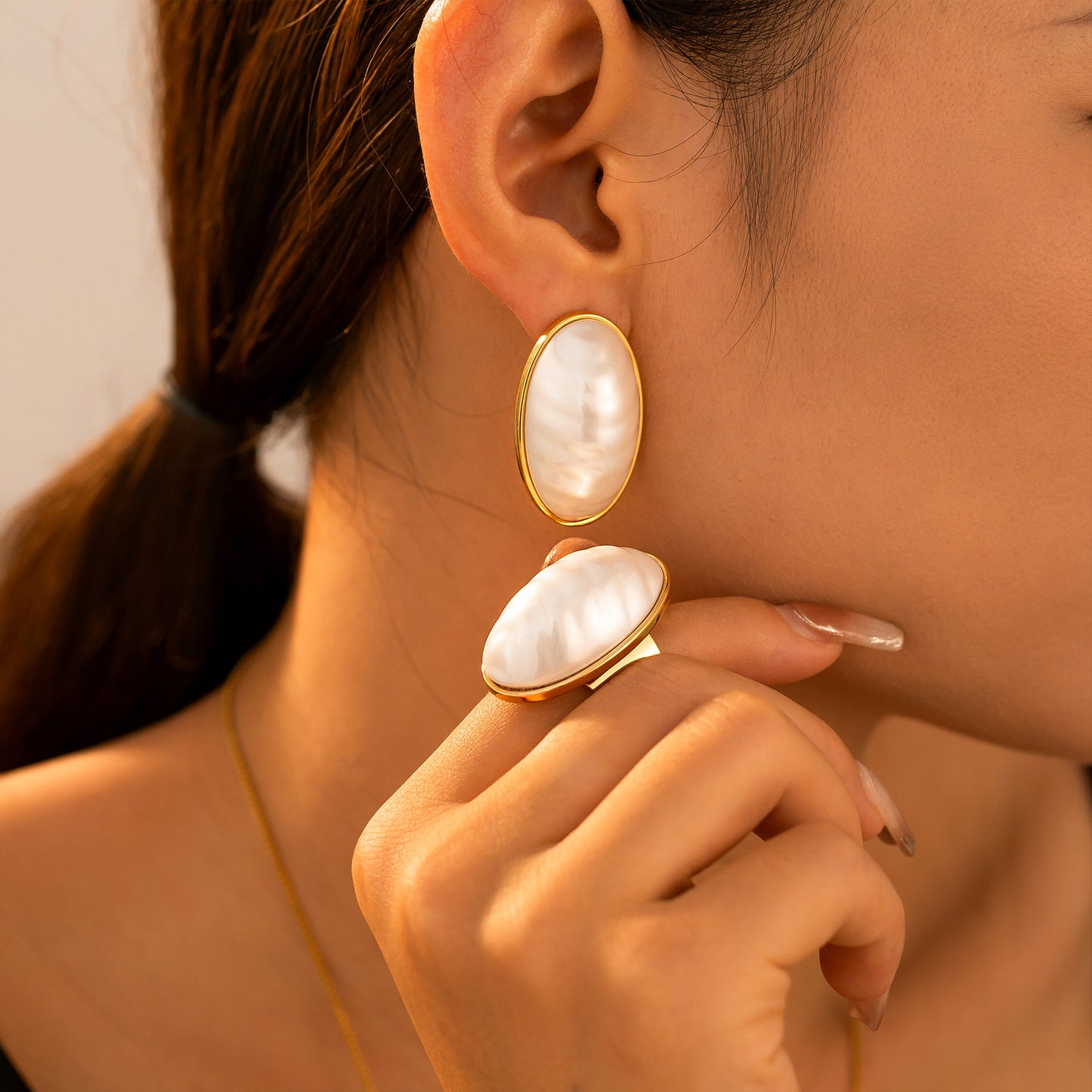 Oval Shell Stud Earrings