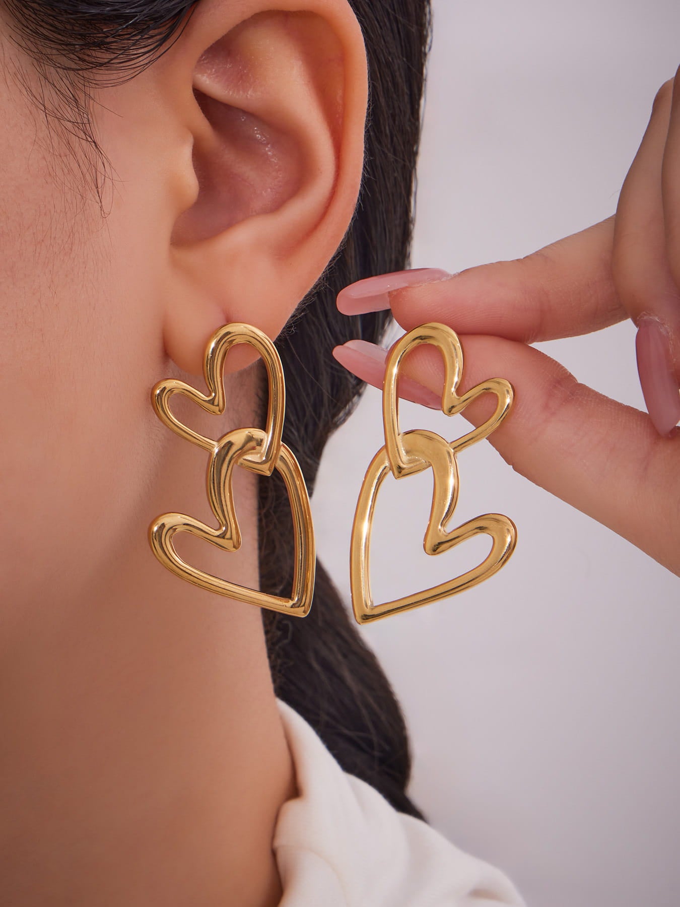 Classic and fresh double heart earrings