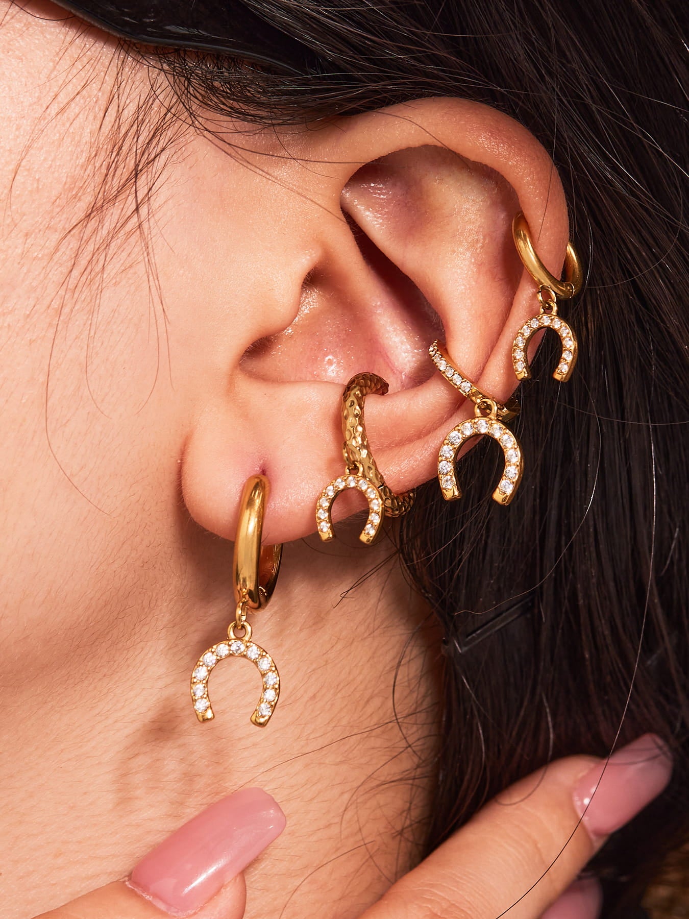 Fashion Gold Horseshoe Buckle Zircon Earrings