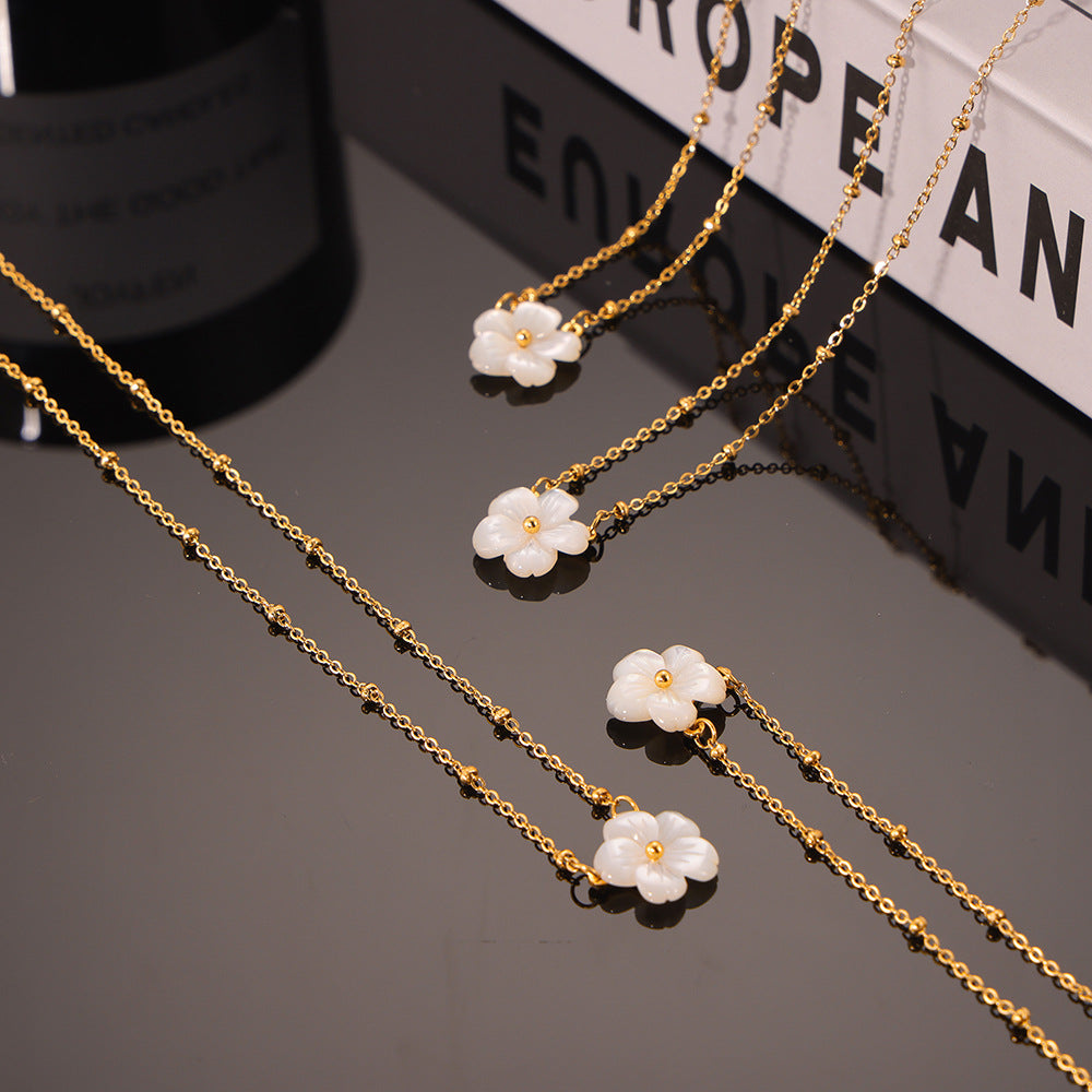 White Sea Shell Flower Pendant Charm Necklaces