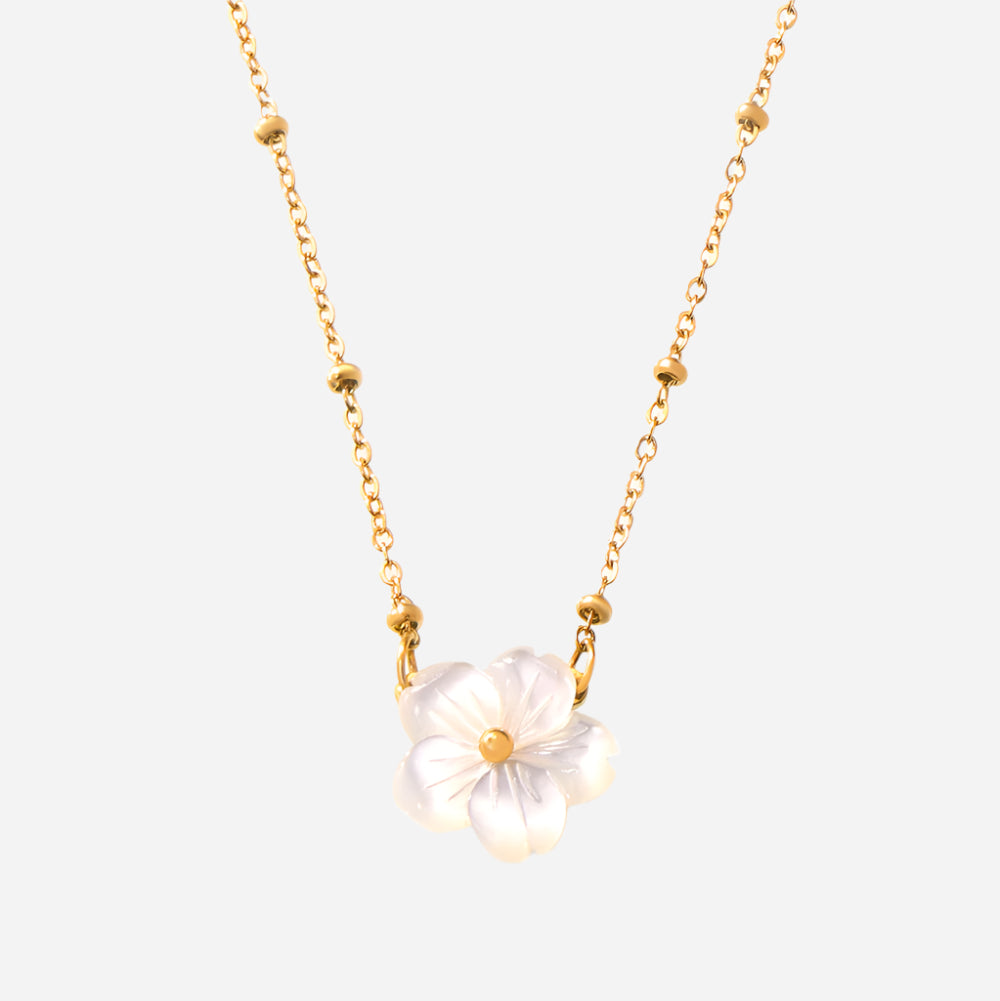 White Sea Shell Flower Pendant Charm Necklaces