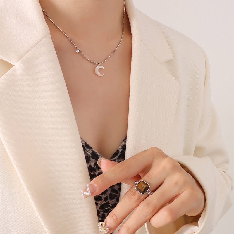 Women's White Seashell Crescent Bay Zircon Necklace
