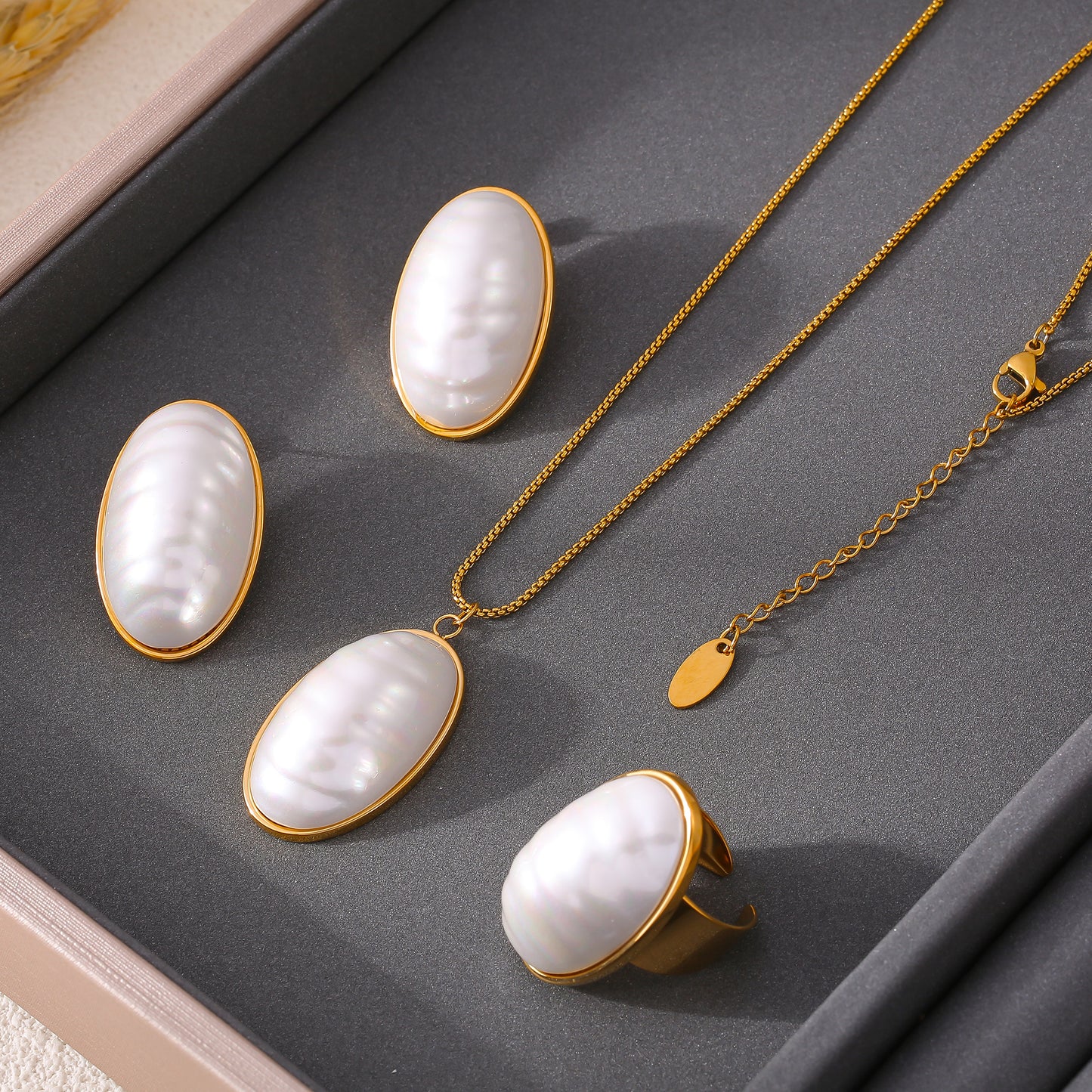 Oval Shell Pendant Necklace
