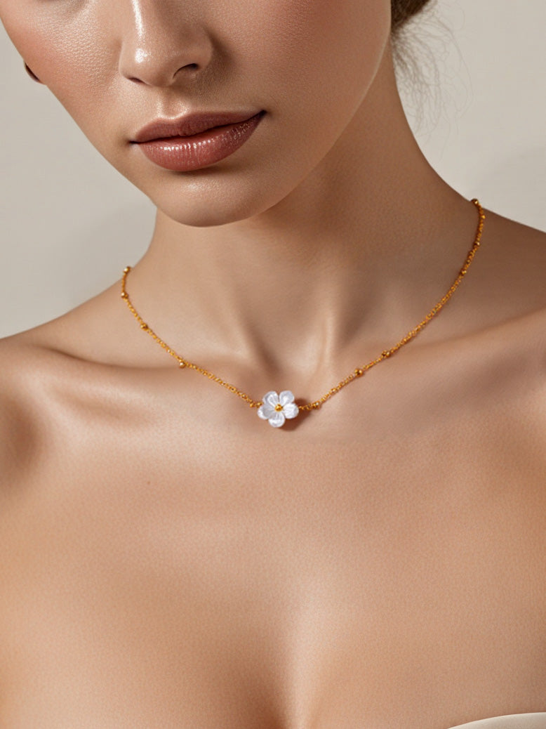 White Sea Shell Flower Pendant Charm Necklaces