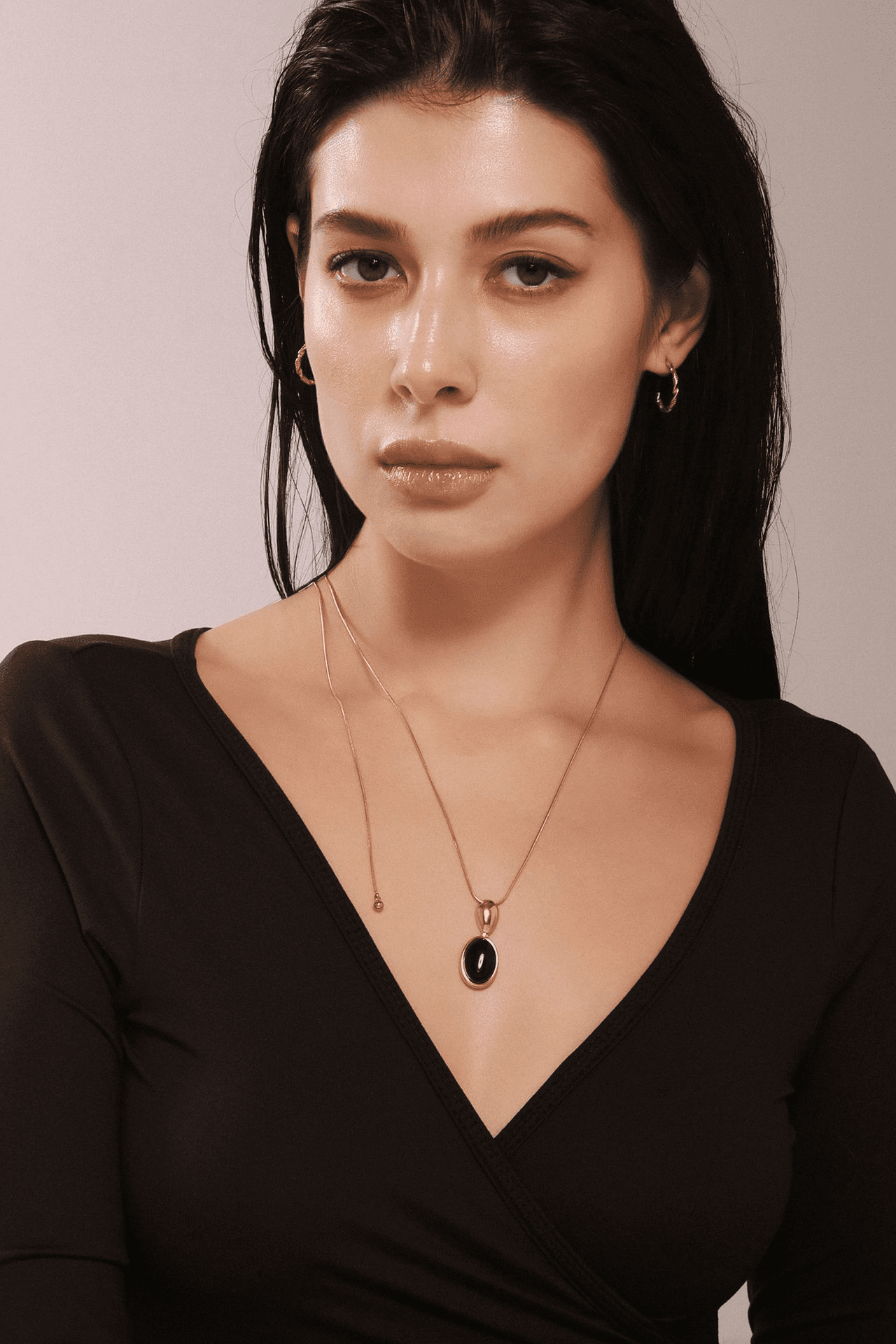 Model wearing silver black agate long necklace – minimalist boho style