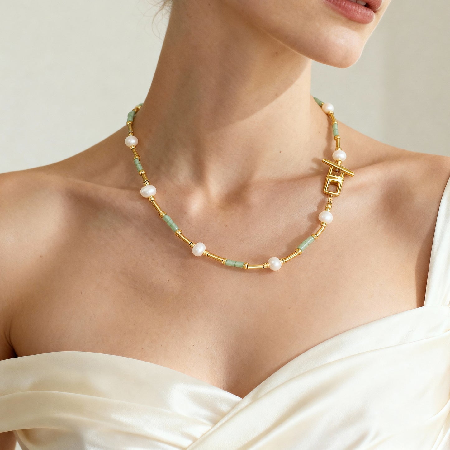 Collar con cierre OT de perlas de agua dulce y aventurina