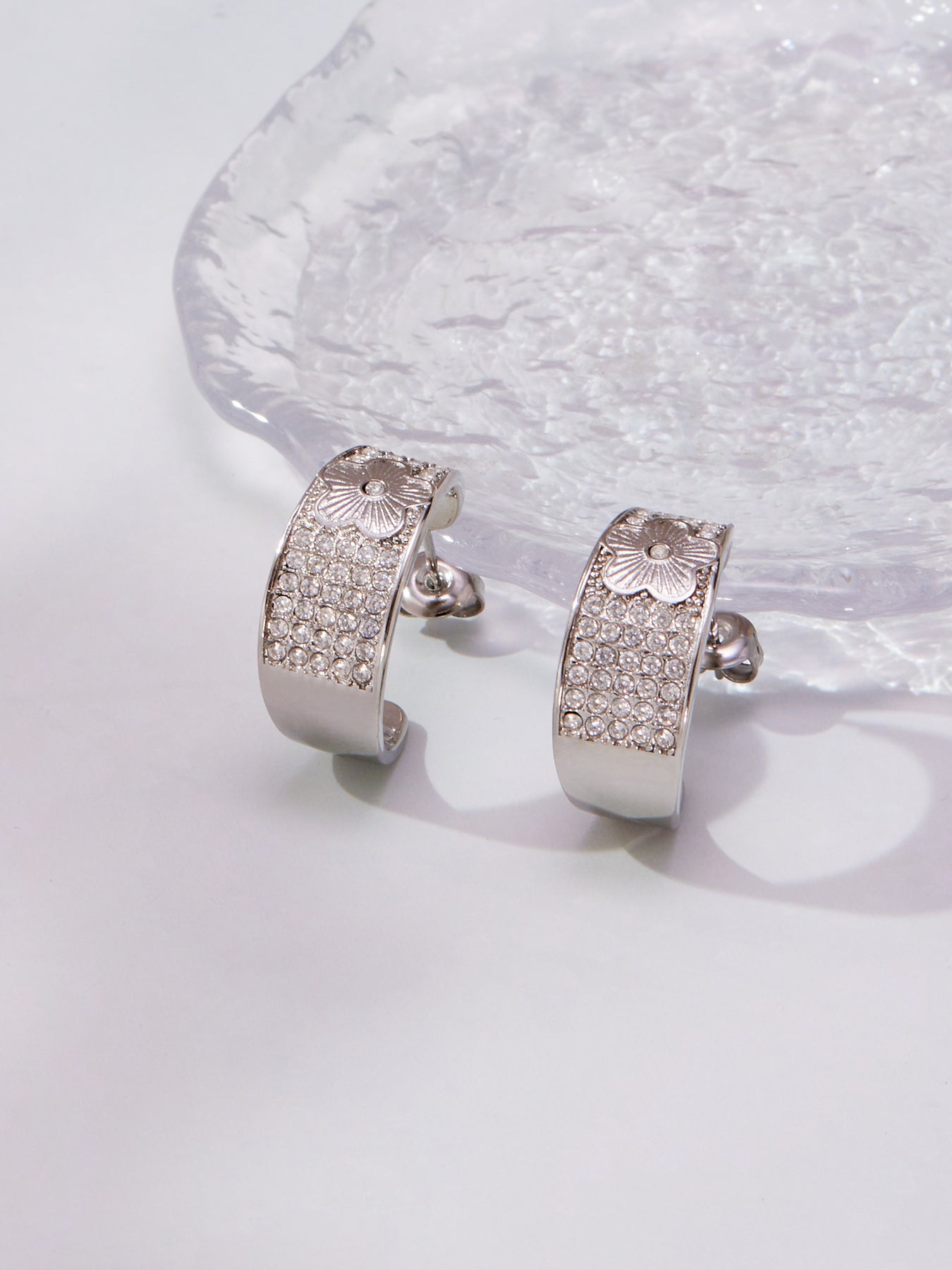 Pendientes Graceflow Hoops de acero inoxidable con circonitas