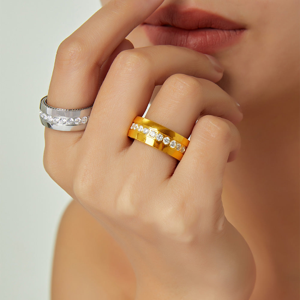 Close-up of adjustable stainless steel rings with 18K gold and silver finish – waterproof and tarnish-free
