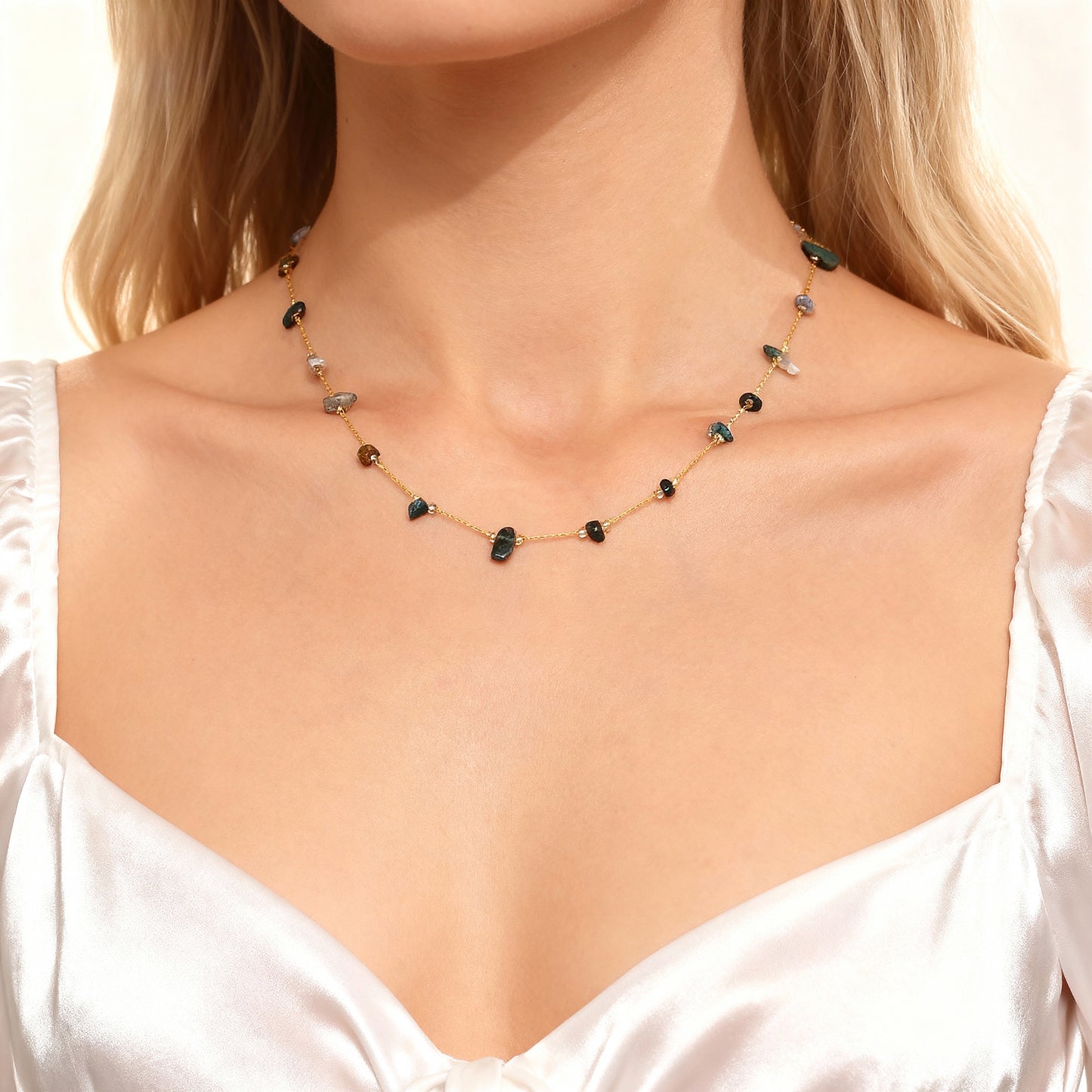 Collar con brillo terroso