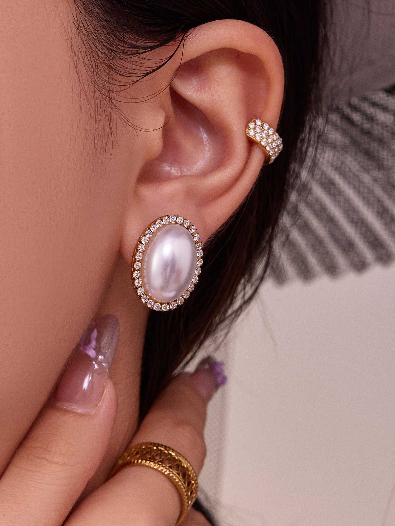 Sparkling Zircon Oval Earrings