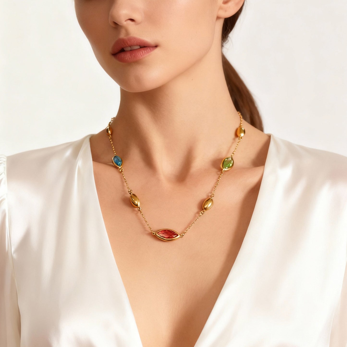 Collar con colgante de cristal dorado | Cuentas ovaladas en cadena de oro resistente al agua