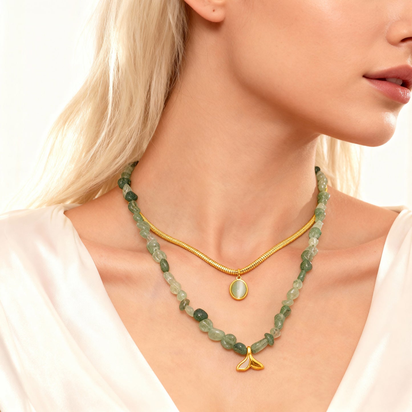 Collar con colgante de cola de pez de piedra verde | Cadena de serpiente de concha de doble capa