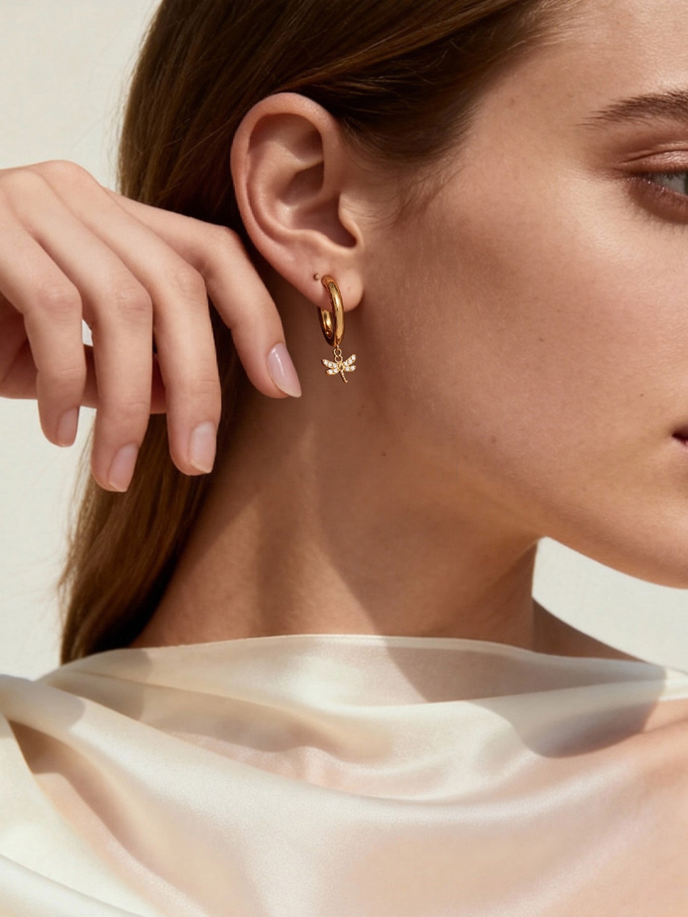 Pendientes colgantes de libélula con microincrustaciones de circonita