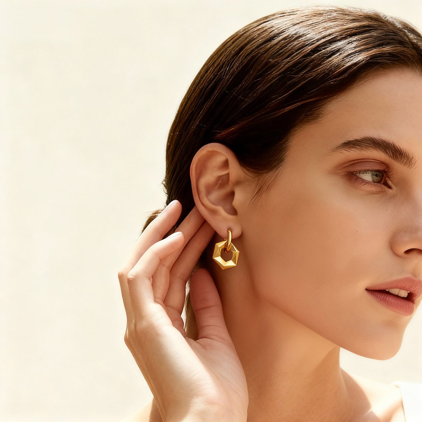 Pendientes hexagonales huecos de estilo moderno