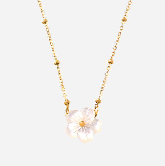 White Sea Shell Flower Pendant Charm Necklaces