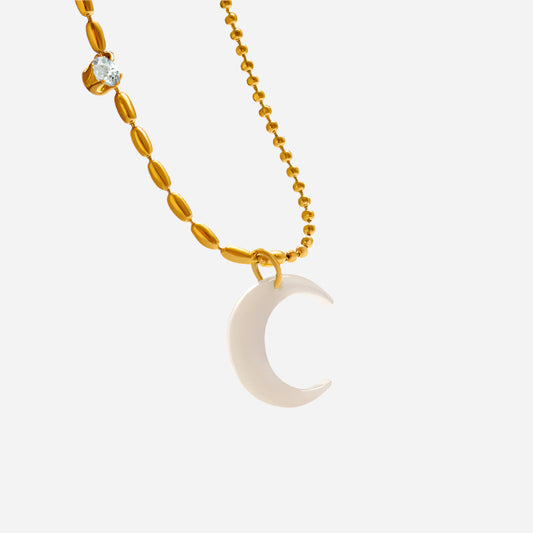Women's White Seashell Crescent Bay Zircon Necklace