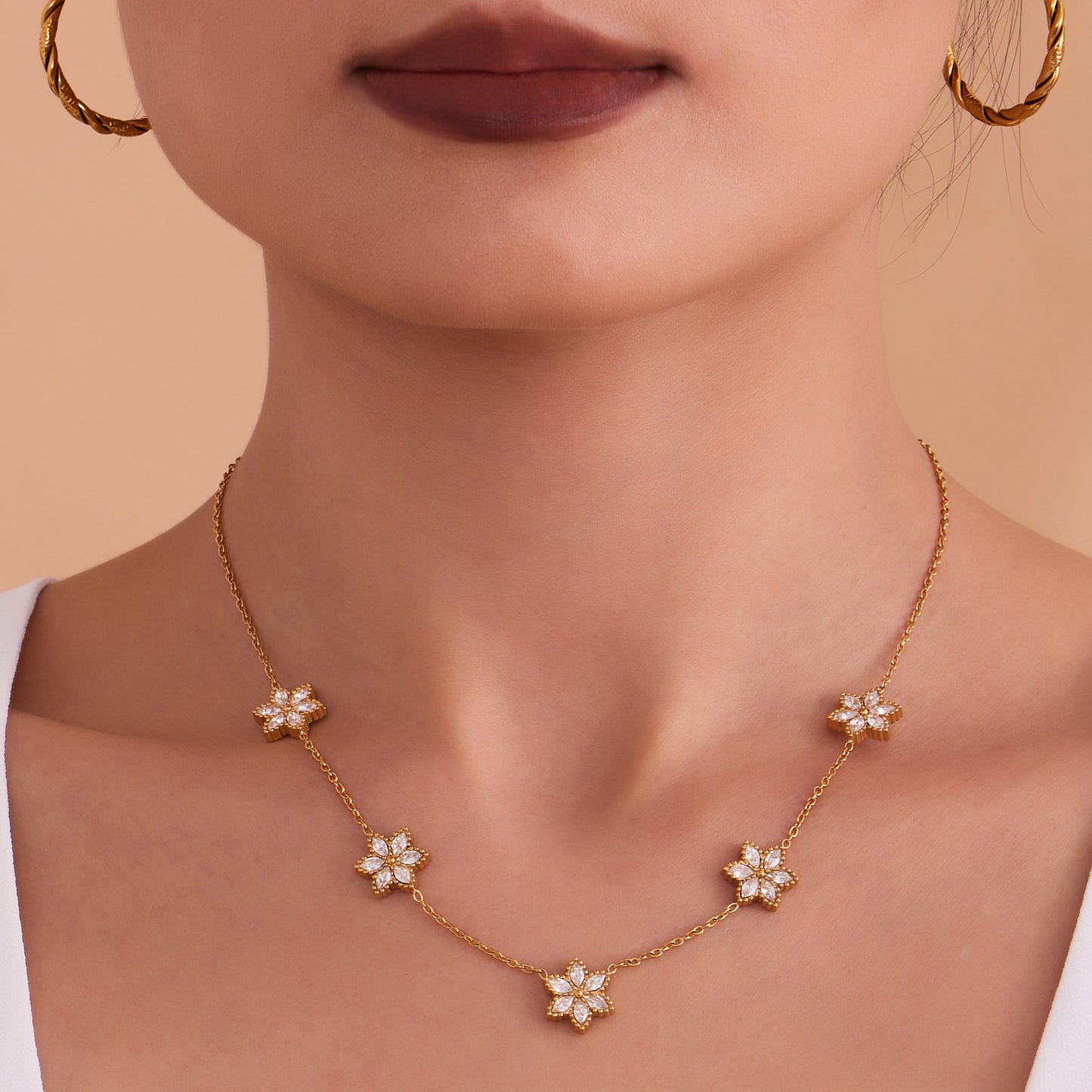 Super Fairy Inlaid 5A Zircon Six-leaf Flower Necklace