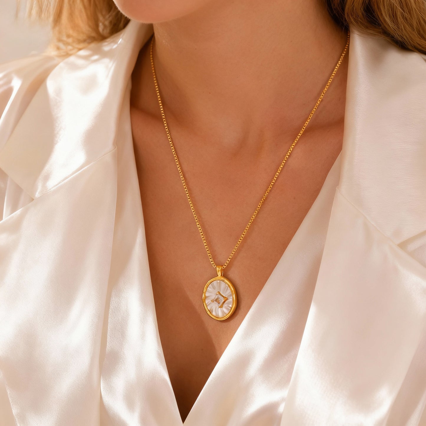 Collar retro de circonitas ovaladas