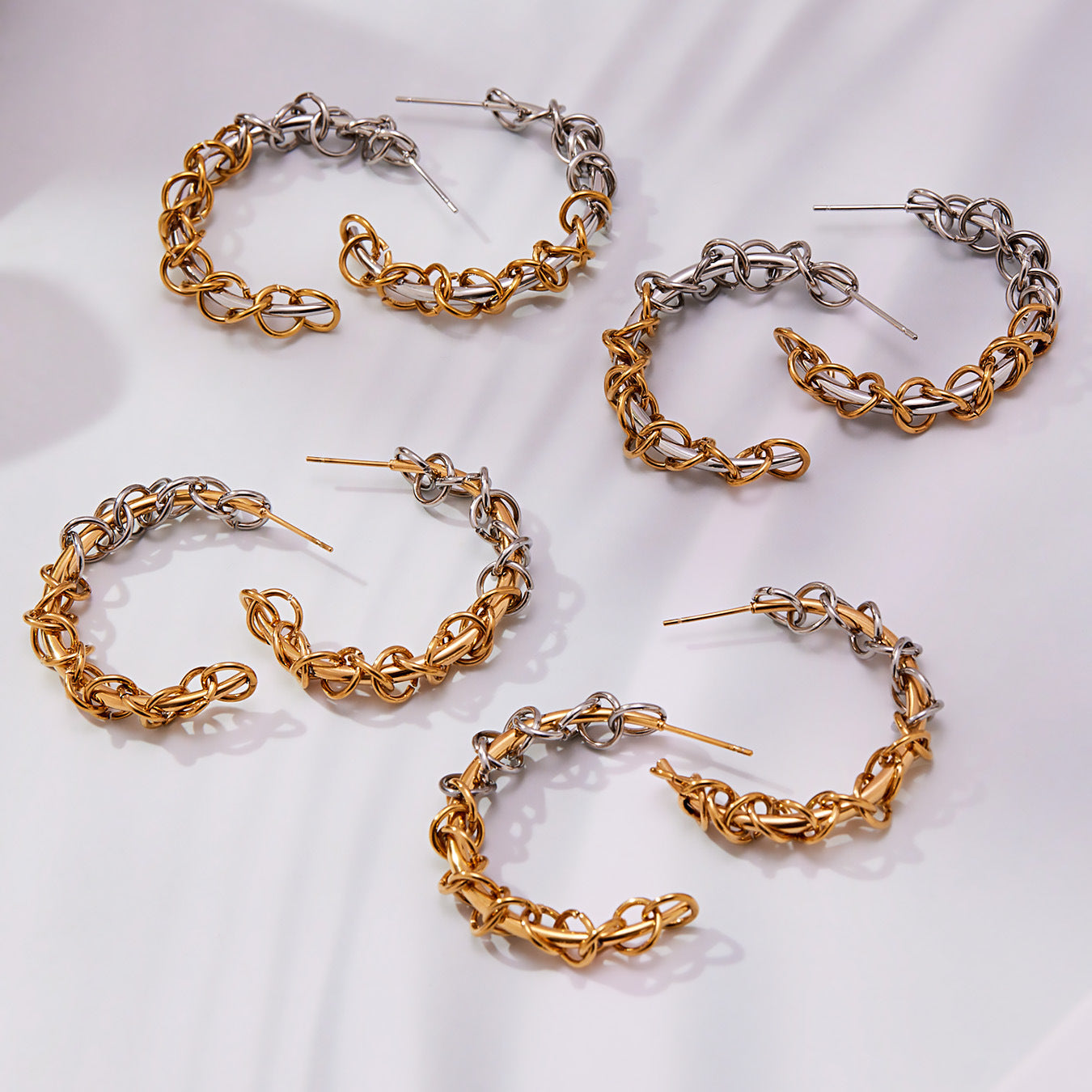 Pendientes de acero inoxidable en forma de C de dos tonos de metal resistente