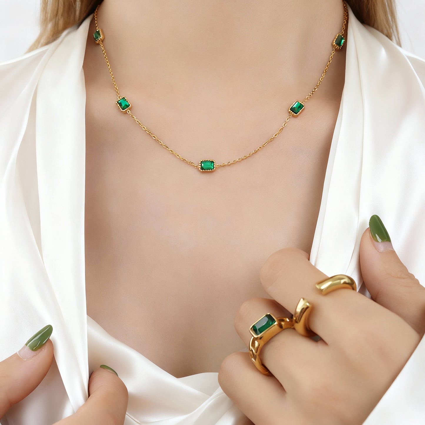 Collares de acero inoxidable hechos a mano con incrustaciones de circonita