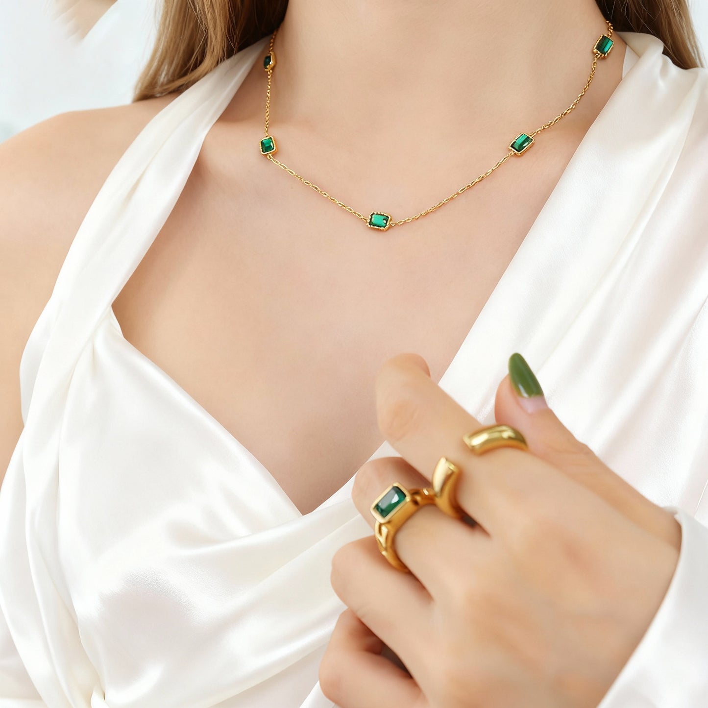 Collares de acero inoxidable hechos a mano con incrustaciones de circonita