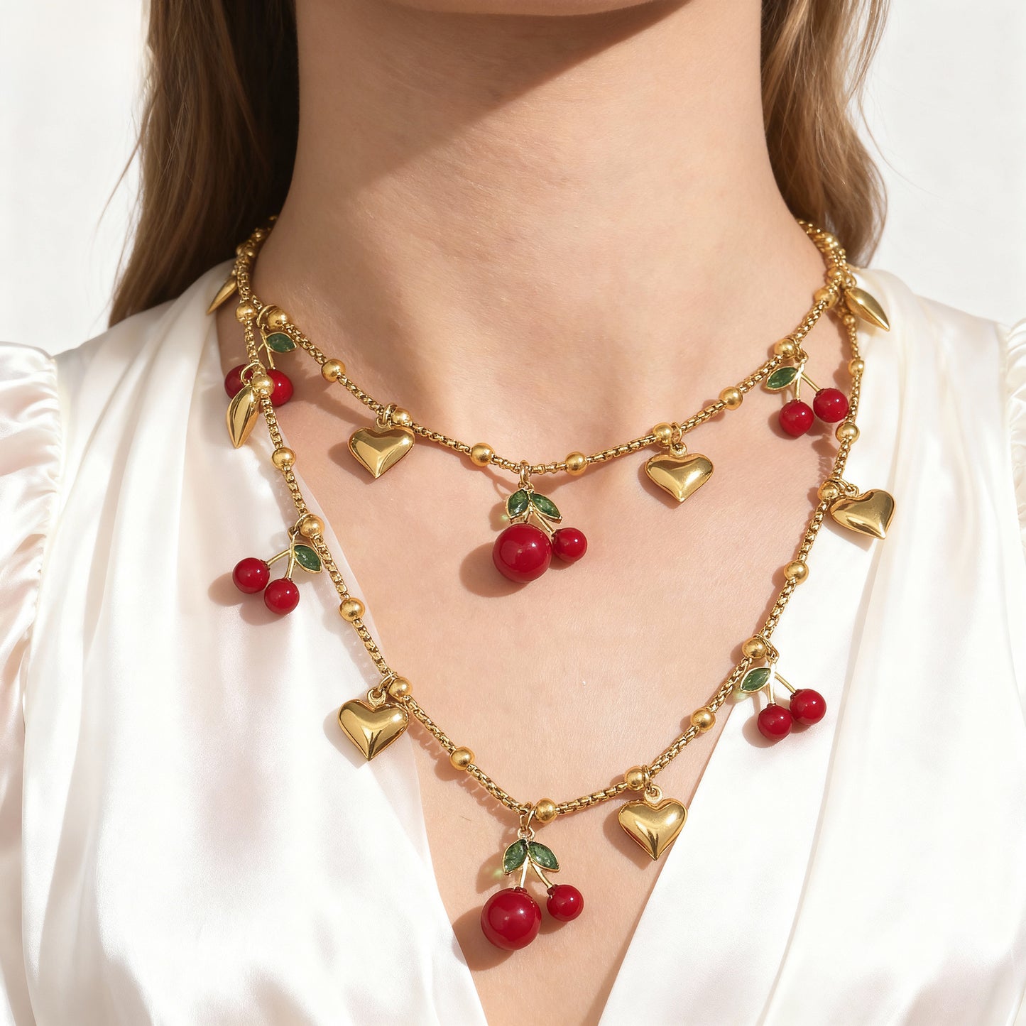 Collares con dije de cereza y circón