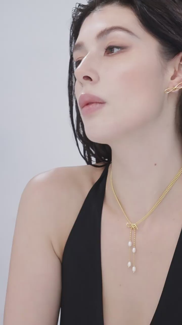 Model Wearing Tassel Freshwater Pearl Necklace – 360° View