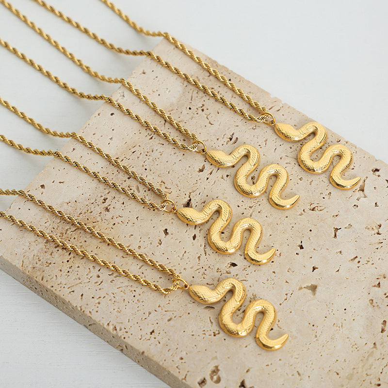 Collar de serpiente de nicho de alta gama Snake Guardian